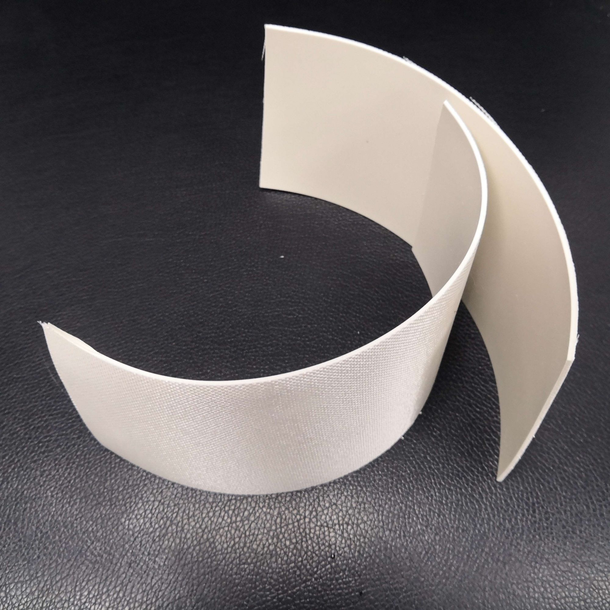 陶瓷化硅胶泡棉在新能源汽车中的防火阻燃方案