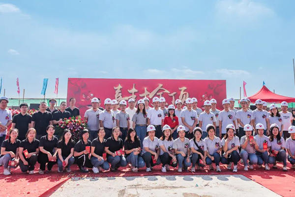 泰亚集团新总部喜封金顶，蒸蒸日上迎接未来！